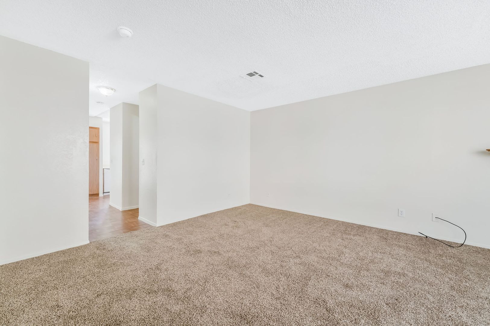 Cute 2 Bedroom Condo – photo 3