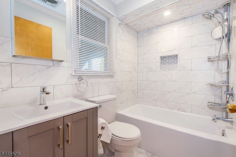 137 E 9th St – photo 4