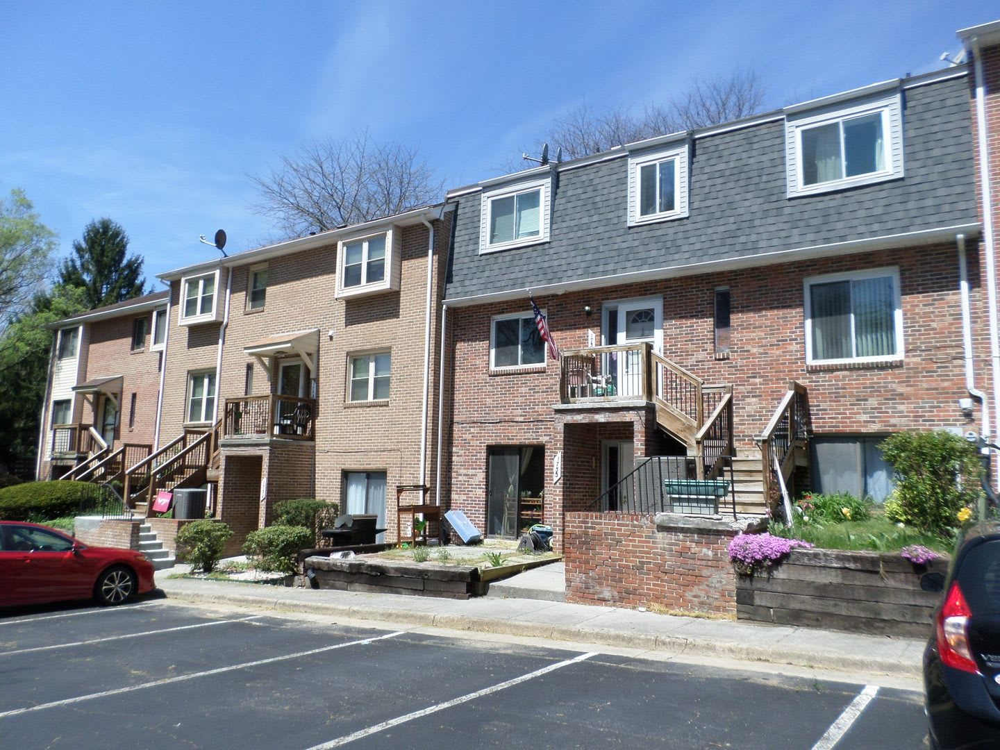 3 Bedroom 2 Bath Townhouse – photo 1