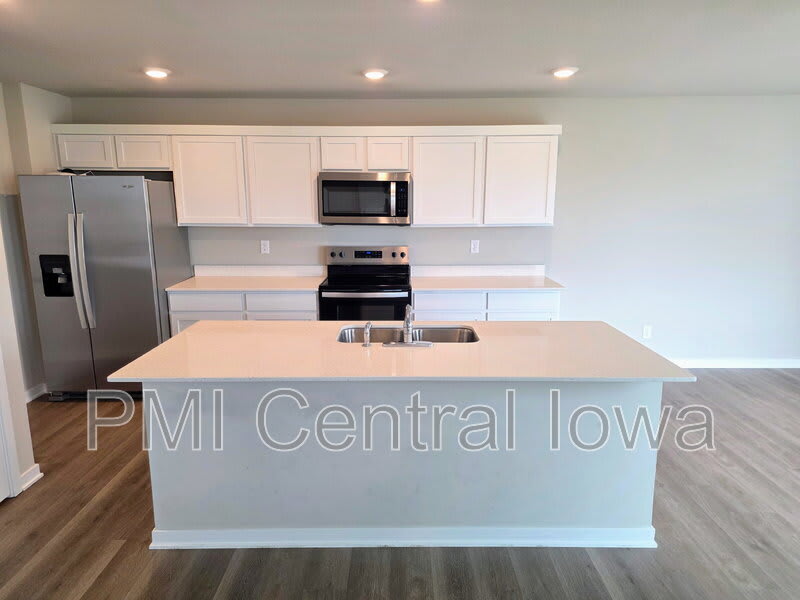 655 NW Williamsburg Ln – photo 3