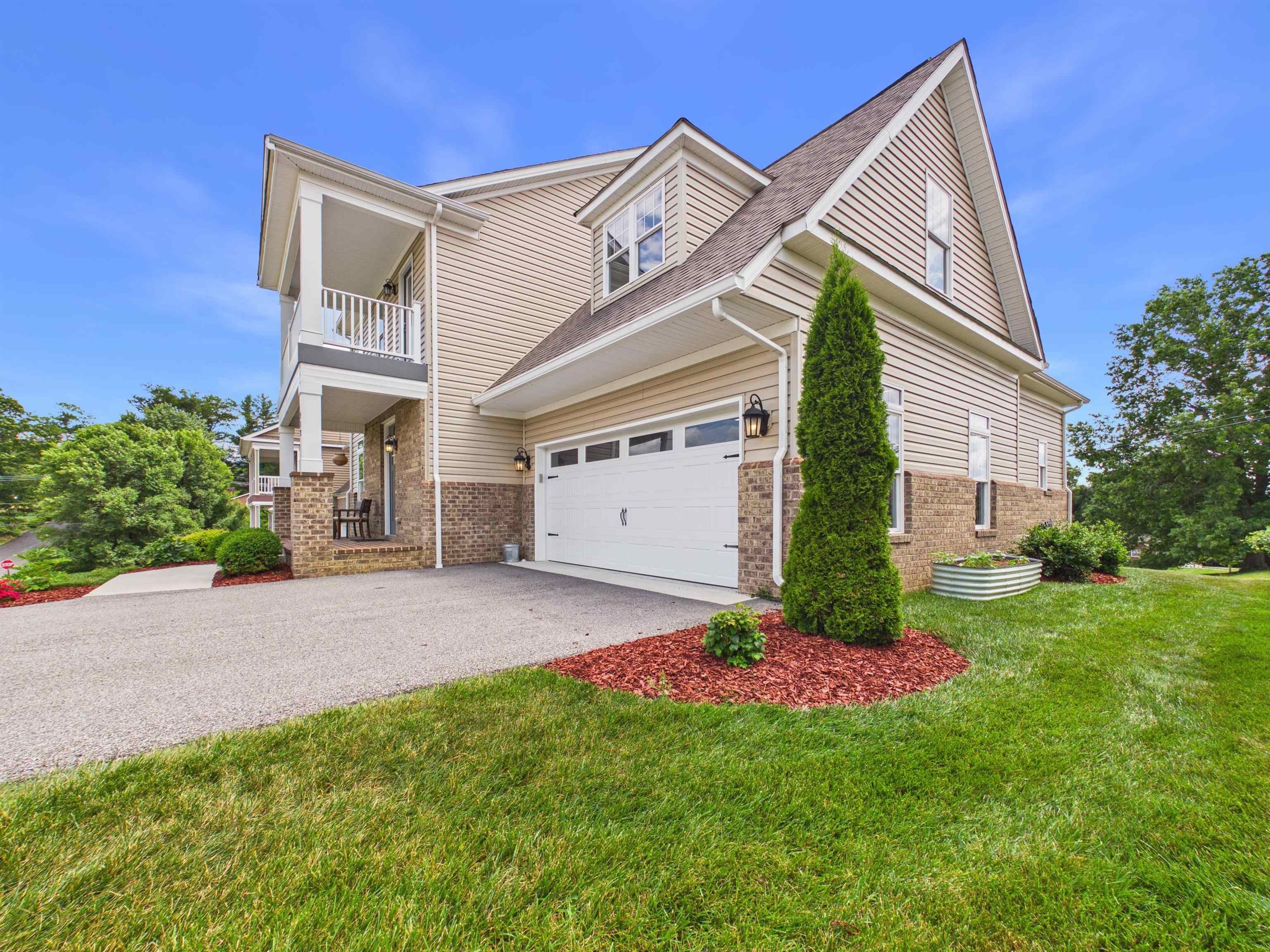 912 Kentwood Drive – photo 3
