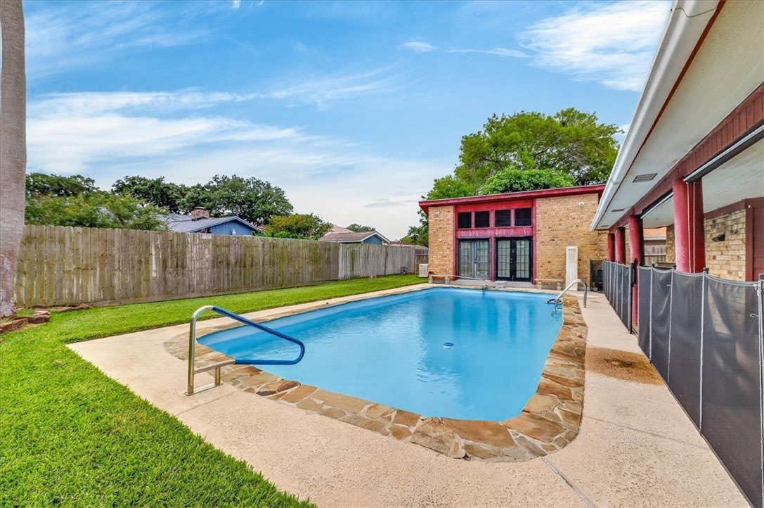 5025 Romford Drive – photo 2