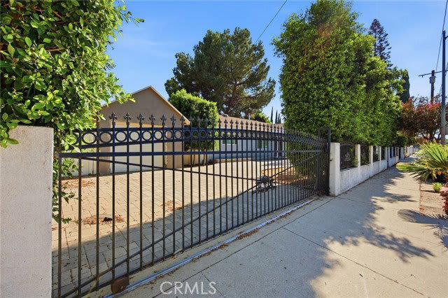 19238 Strathern Street – photo 4