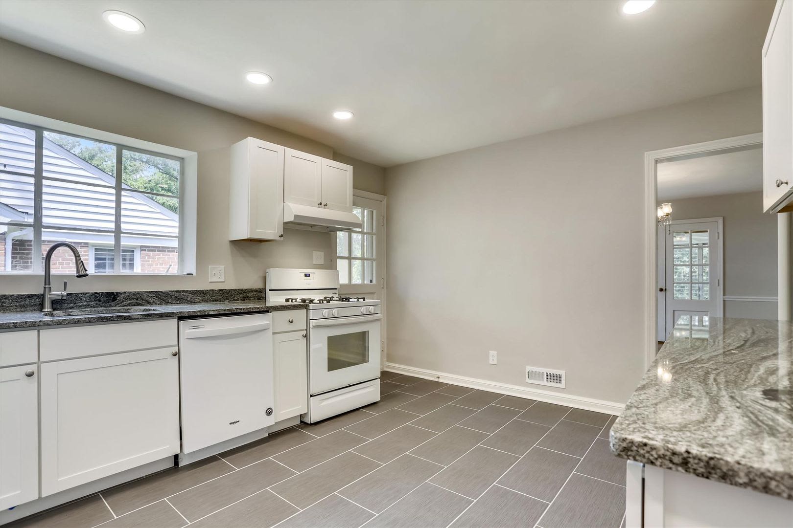 One Level Living -- 5bed / 3bath – photo 3
