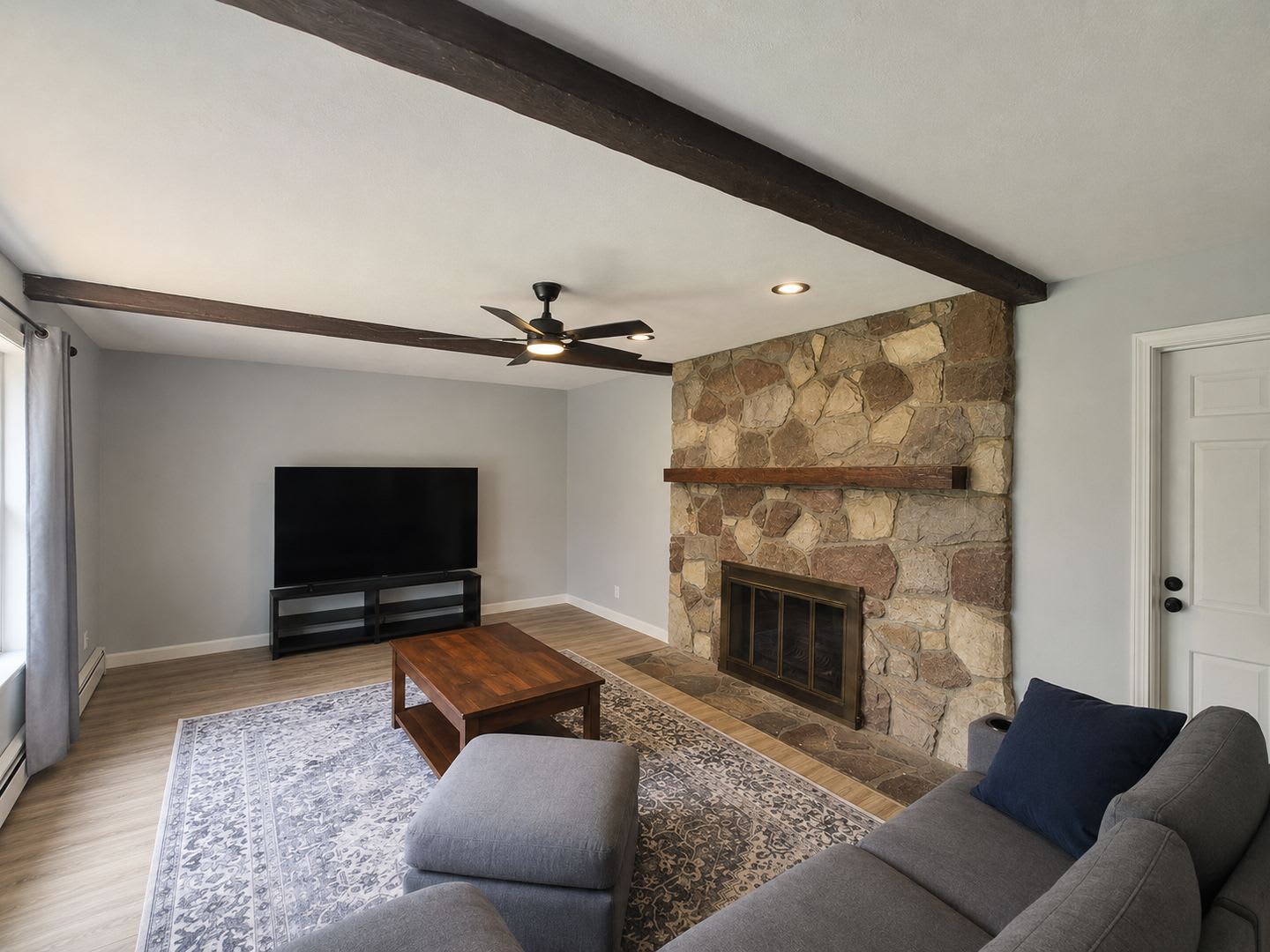 4 BD 3.5 BATH OXFORD Colonial W/ 2 CAR GAR. AND ADDITIONAL 1 BD INLAW APT – photo 4