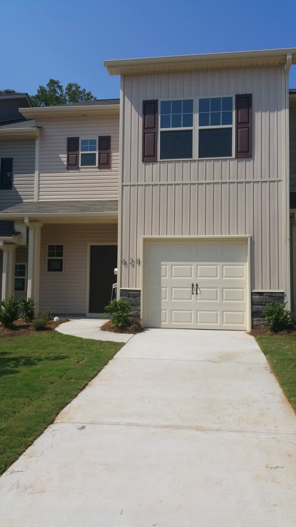 Townhome 3 Bedroom, 2.5 Bath- Sought After Location – photo 1