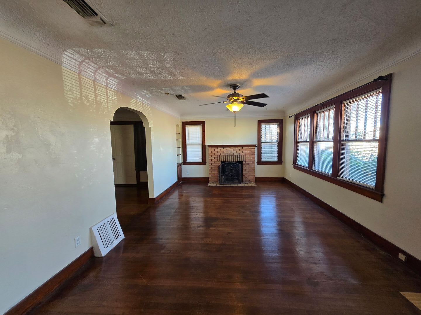 Beautiful brick home! – photo 4