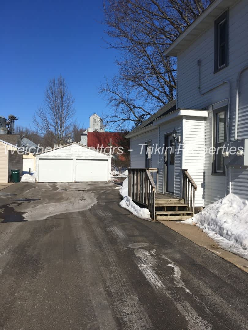 209 W Warren St – photo 2