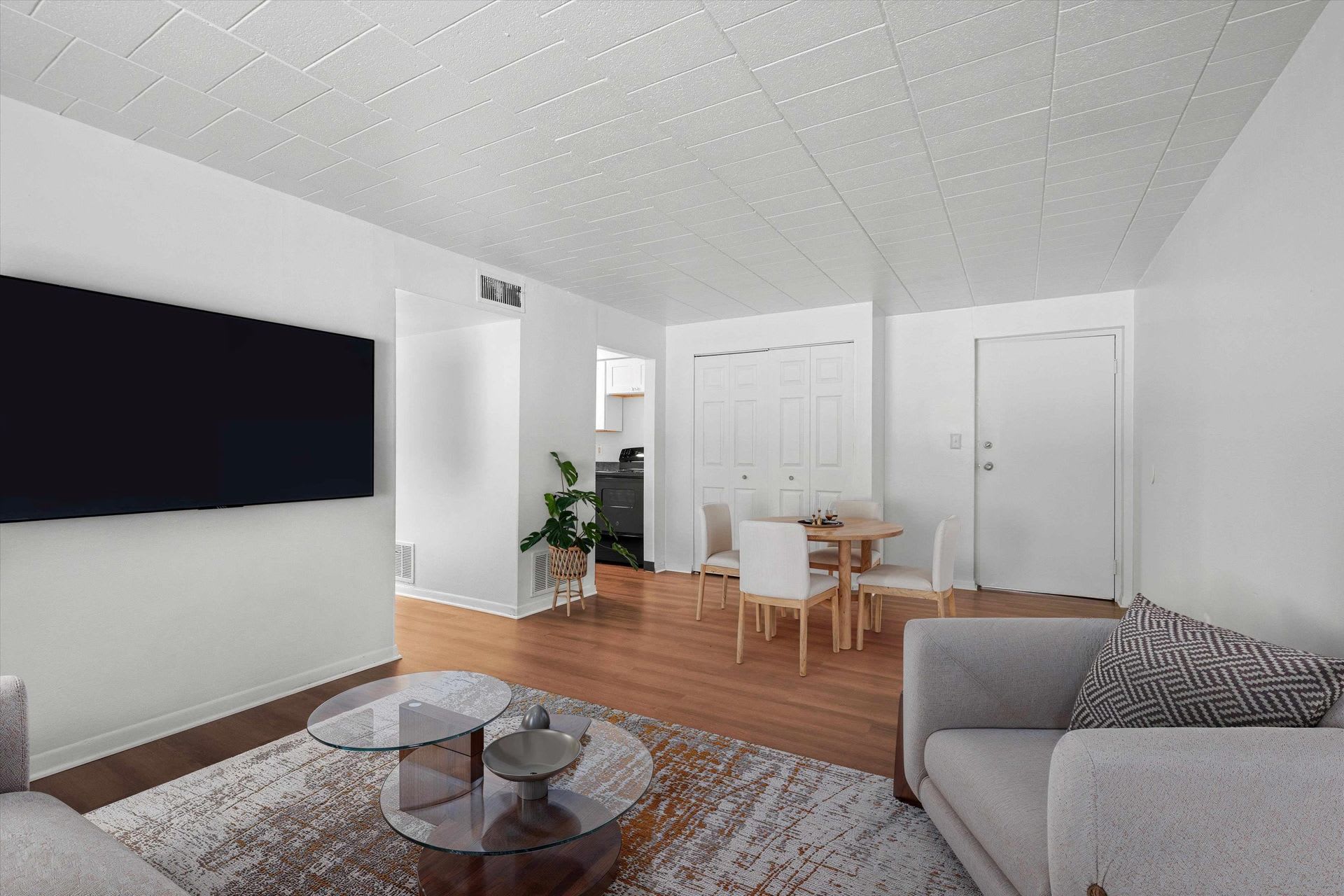 Edgewood Court – photo 3
