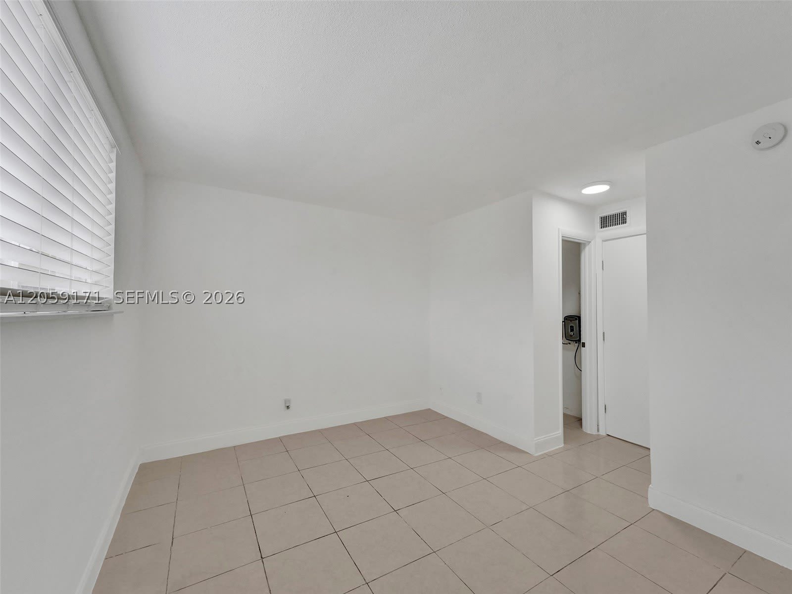 14190 W Dixie Hwy – photo 4