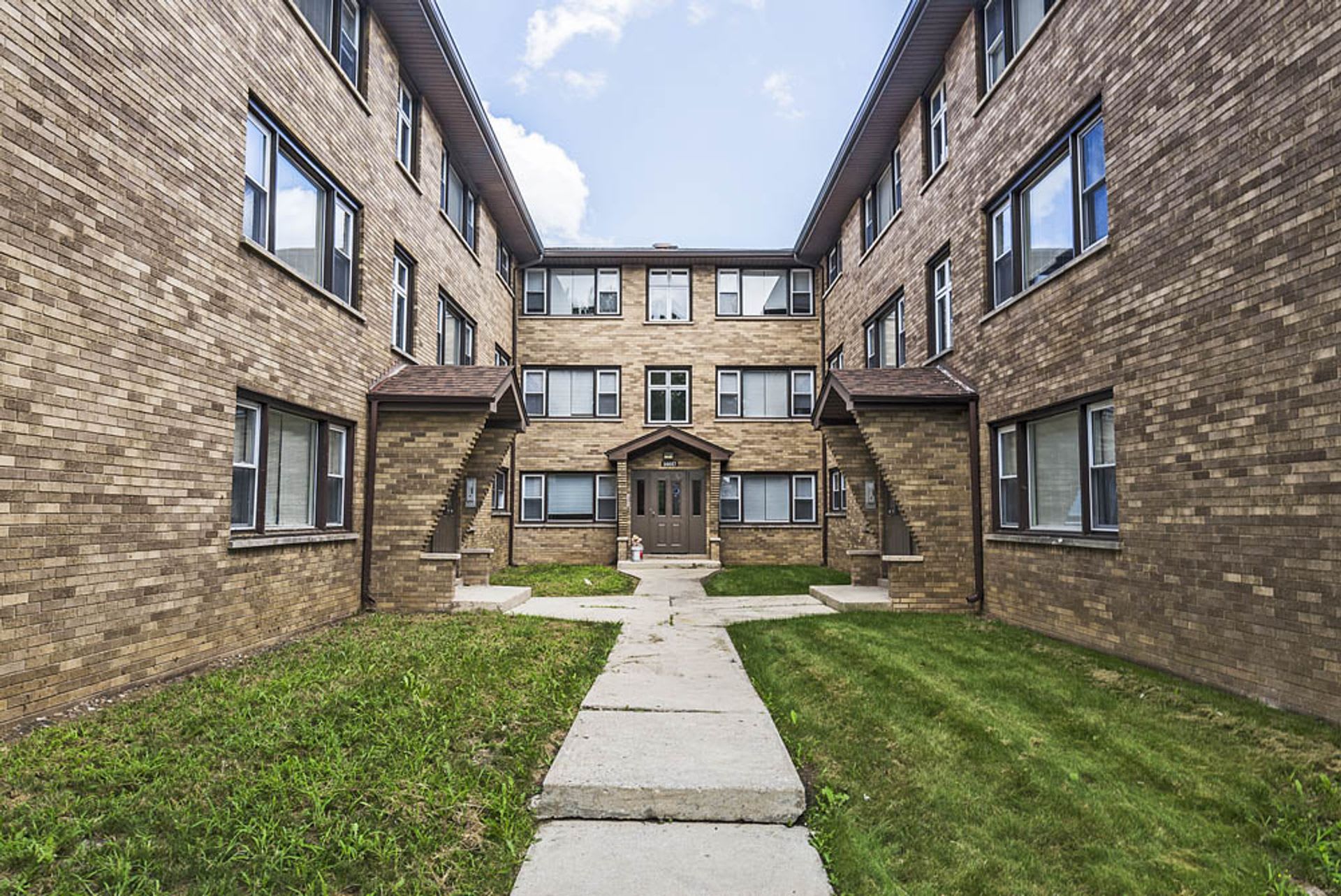 14015 S Tracy Ave – photo 3