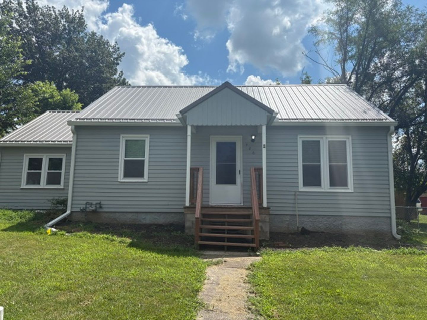 Charming 3 Bedroom And 1 Bath Pleasant Hill Home With Garage Carport Fenced Yard – photo 3