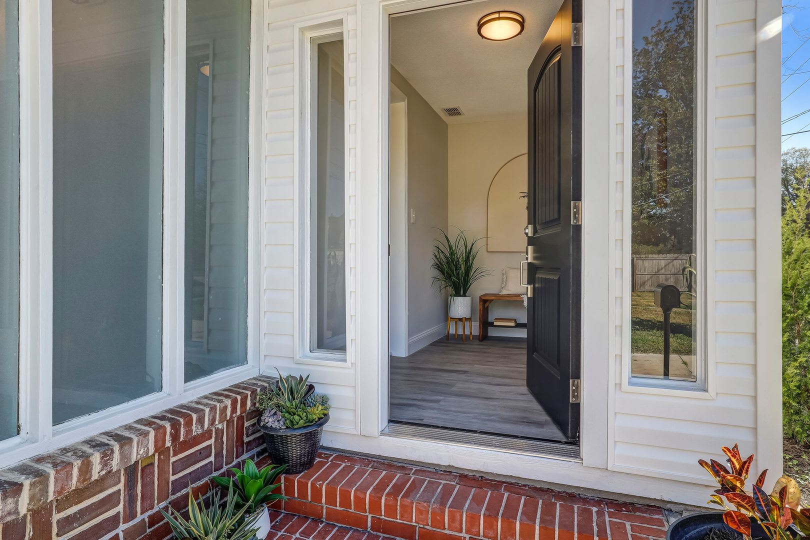 Charming Fully Renovated 3 Bedroom 1 Bathroom Murray Hill Bungalow Offering 1 134 Square Feet Of Living Space – photo 5