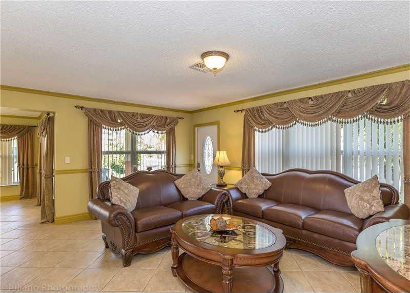 160 SE 12th Street – photo 2