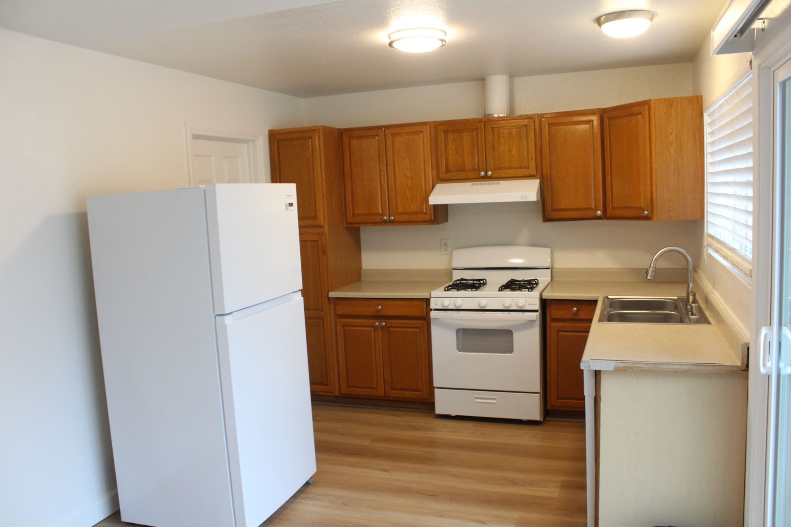 3Bed/2Bath One story Home in Vista – photo 2