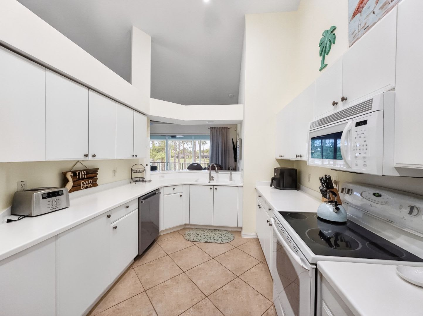 3-bedroom condo available in Flamingo Fairways II – photo 4