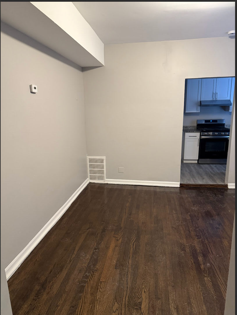 1611 North LeClaire – photo 4