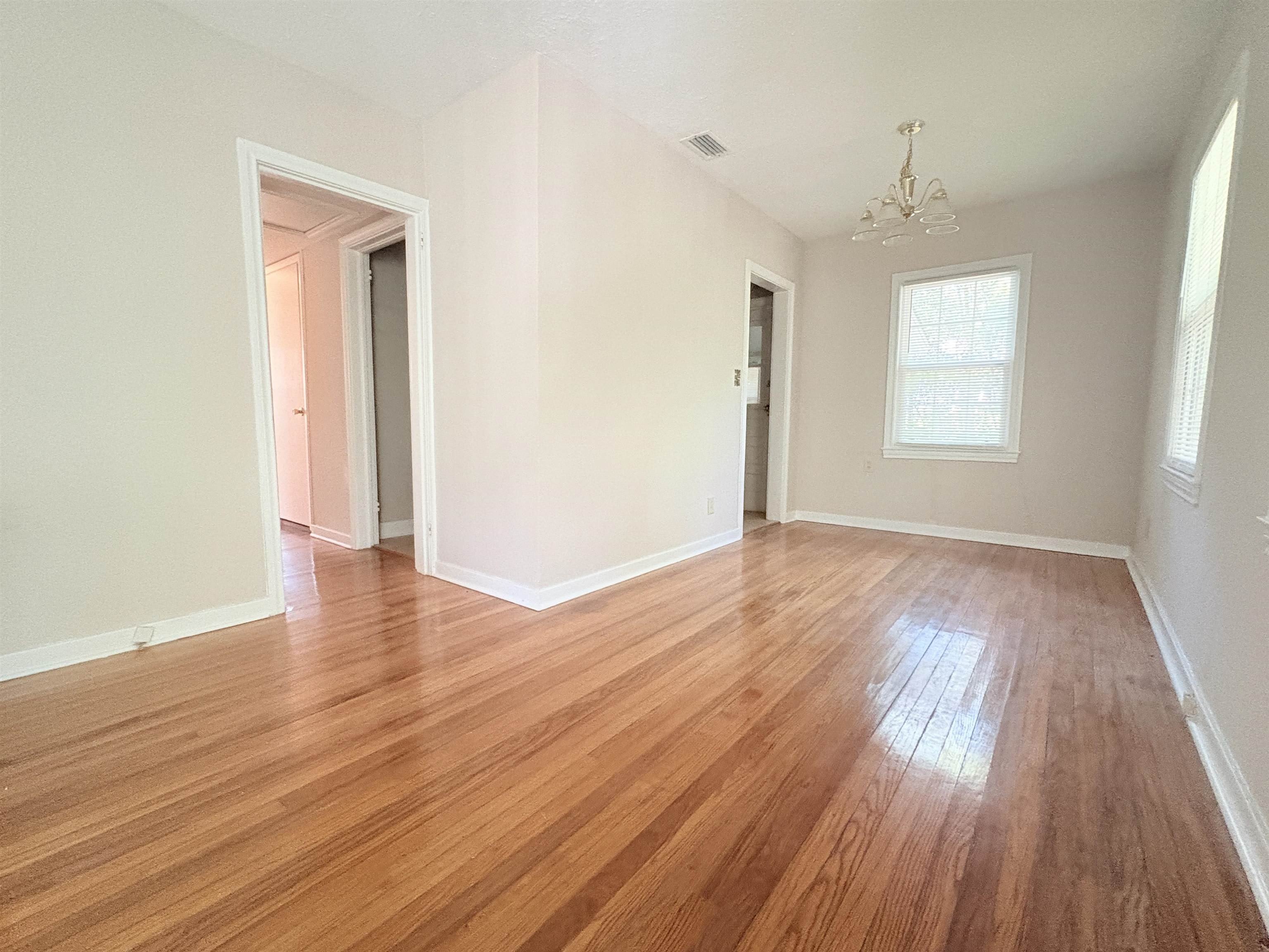 606 Collins Drive – photo 4