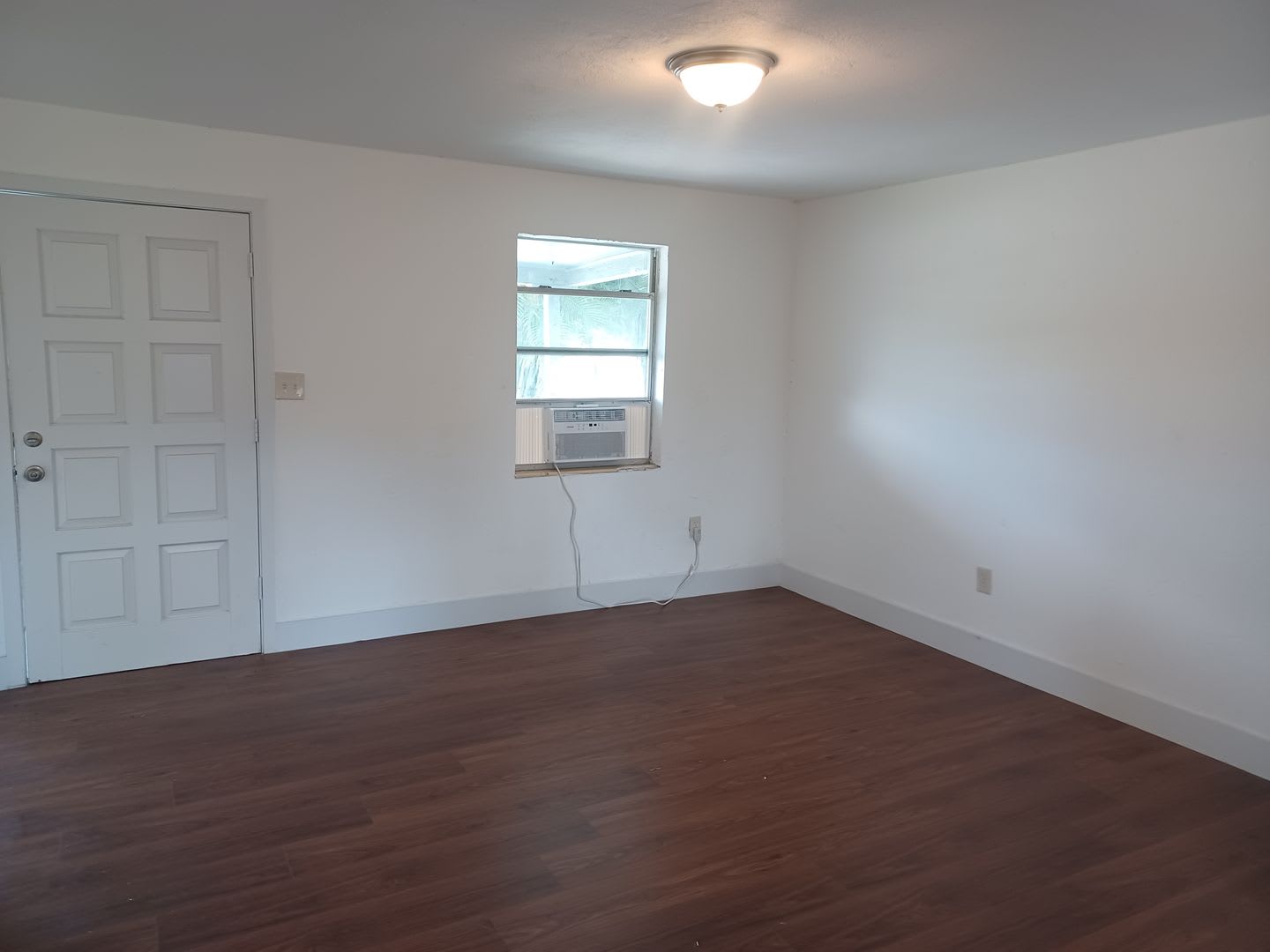 500 Off First Months Rent Coming Soon Remodeled 3 Bedroom 1 Bathroom Large Fenced Yard – photo 2