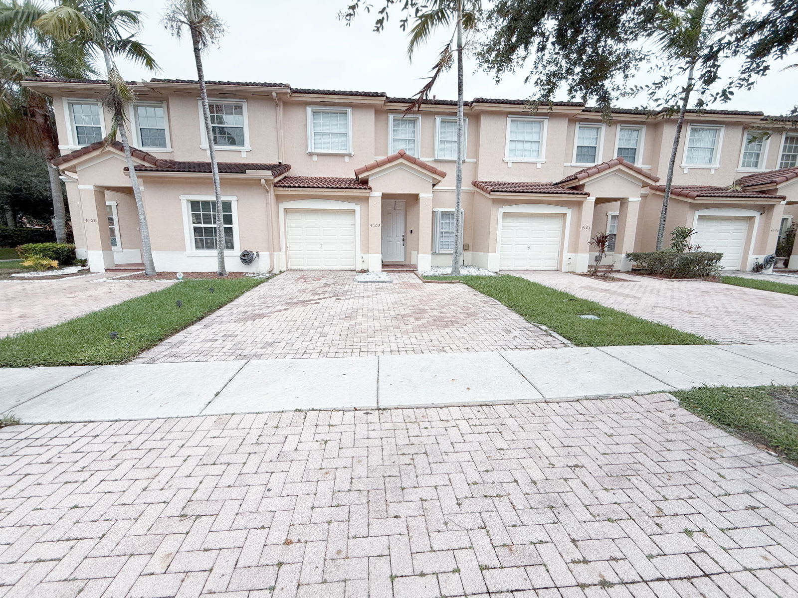 4102 Northeast 26th Street – photo 2
