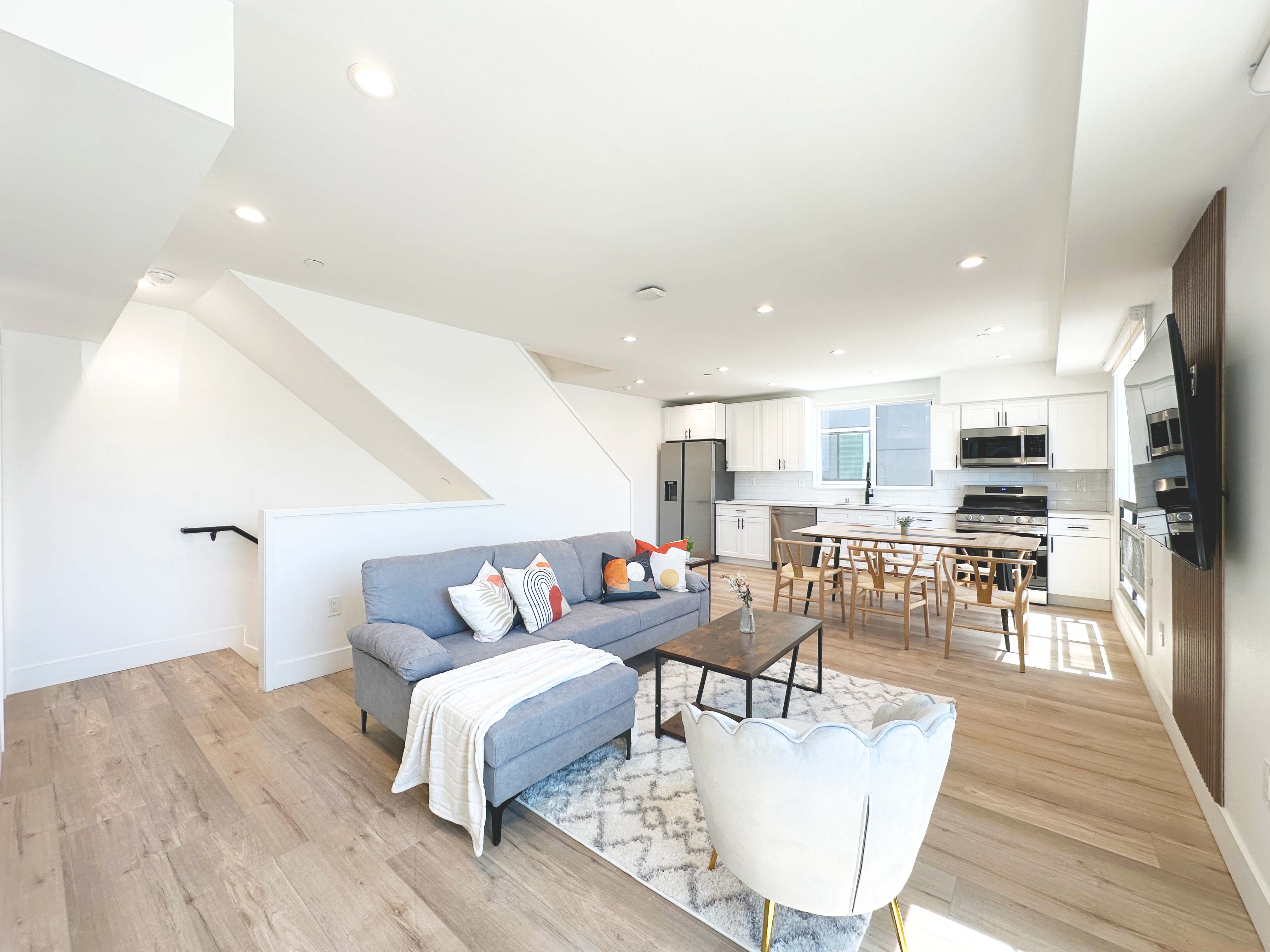 2909 Kenwood Avenue – photo 3