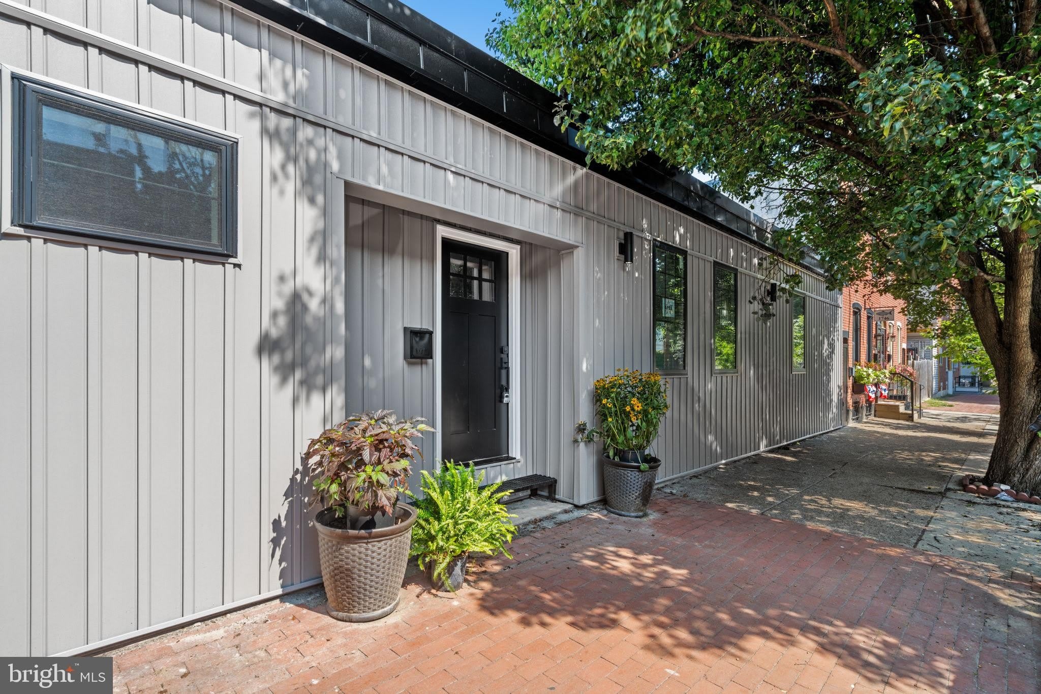 1629 EYRE Street – photo 2