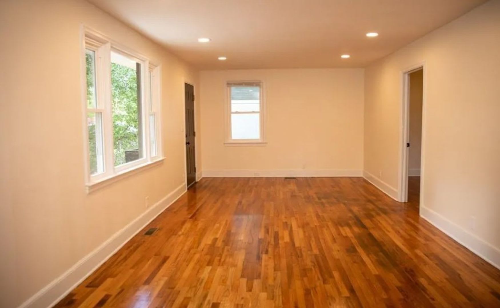 FOR RENT 1420 S Kilbourne Rd – photo 3