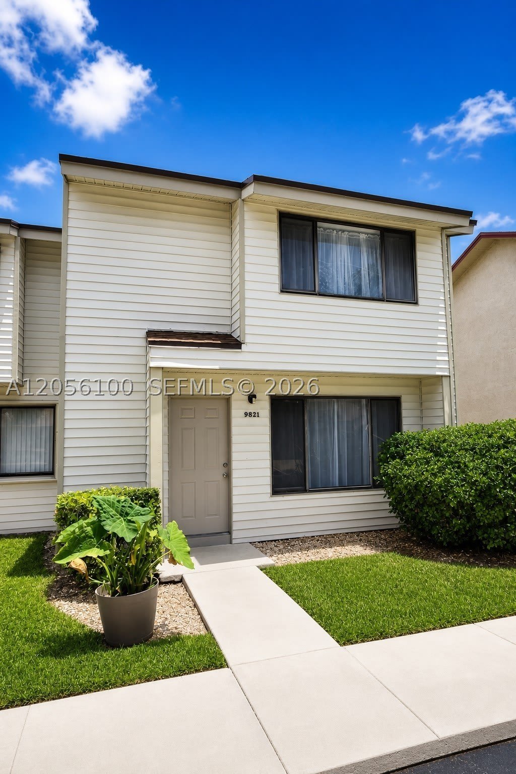 9821 NW 37th St – photo 2