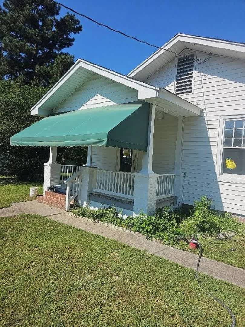 126 N Oak Ave – photo 1
