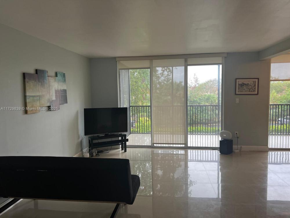 900 NE 195th St – photo 5