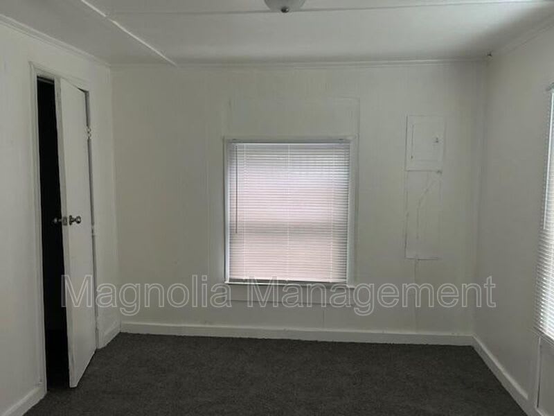 208 First St. – photo 4