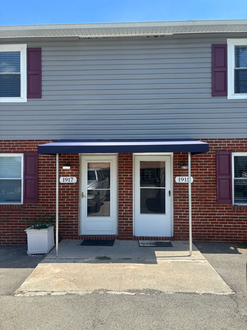 Great Duplex with 2 Bedrooms and 2 Baths 1915 Wallace Avenue – photo 2