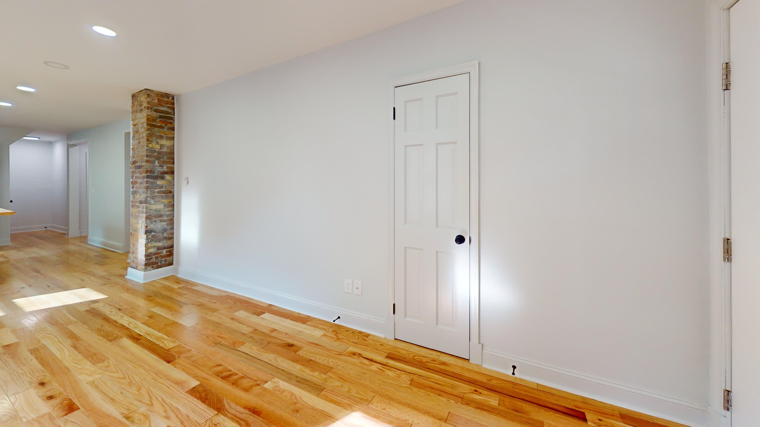 914 West 3Rd Street 1 – photo 1