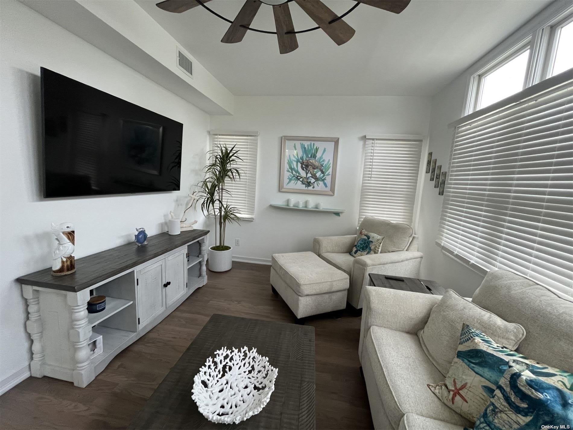 24 Bungalow Walk – photo 4