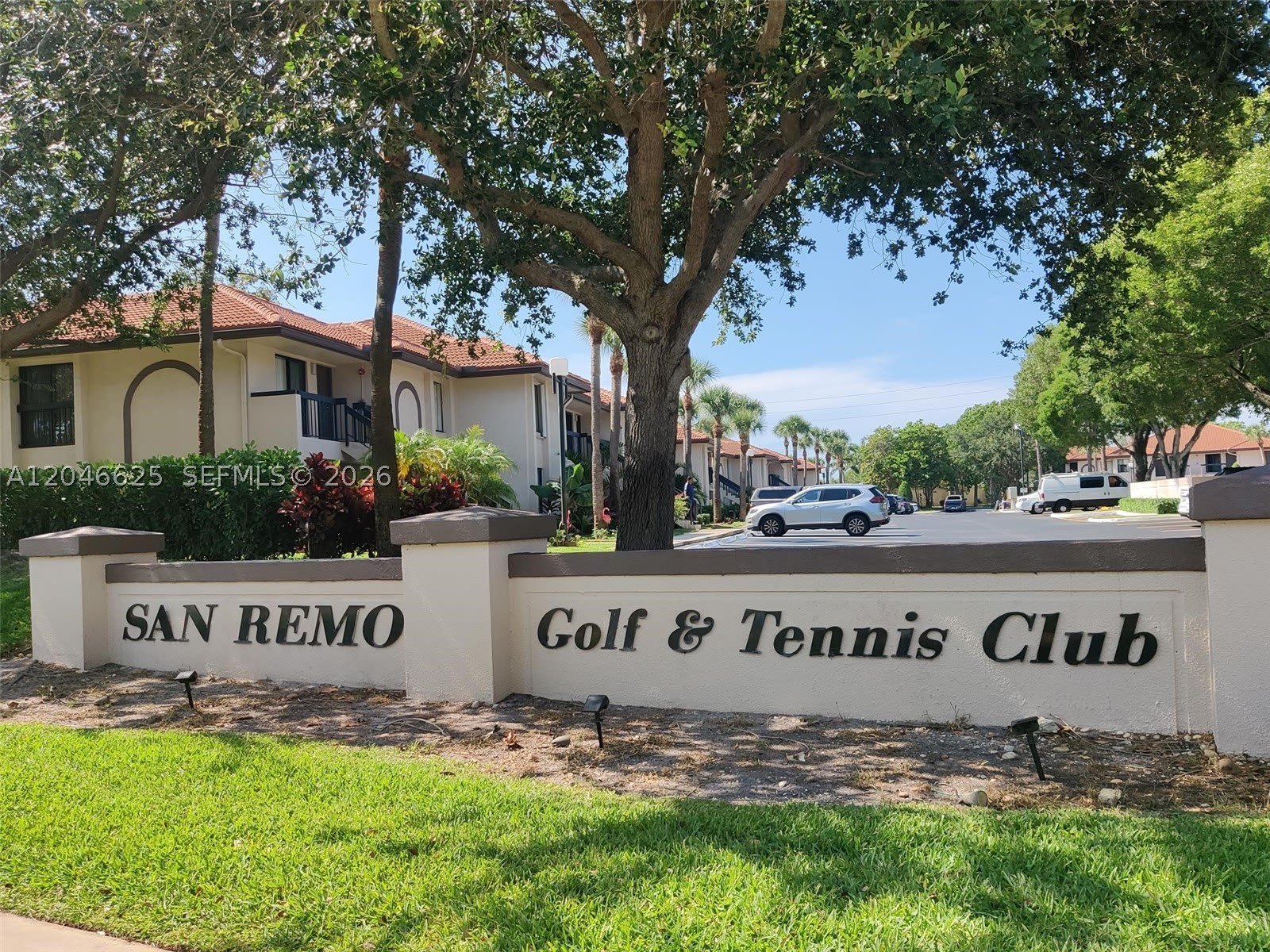 300 E Club Cir – photo 1