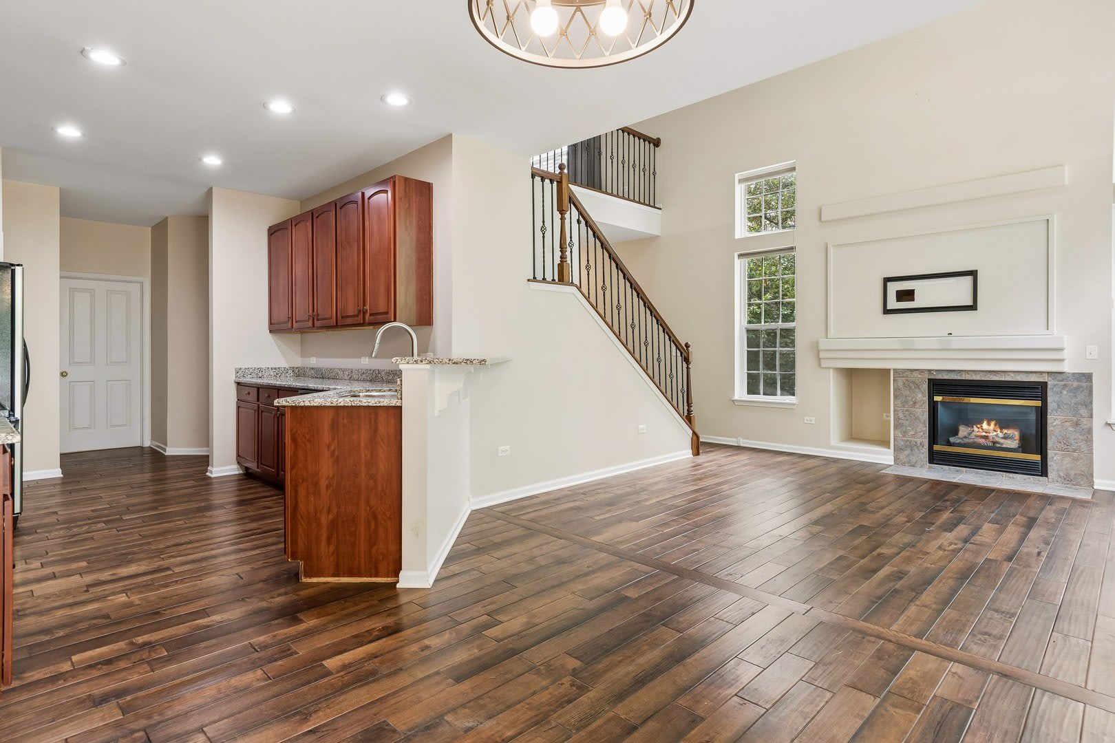 382 Vaughn Circle – photo 2