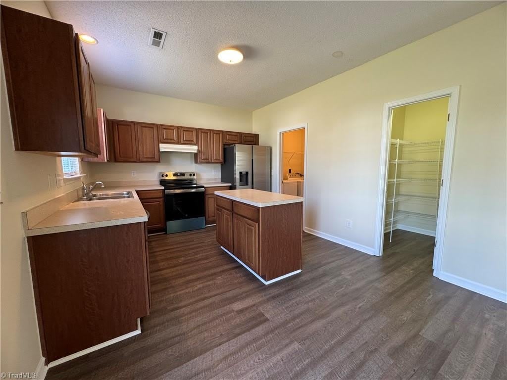 10 Glenrose Court – photo 4