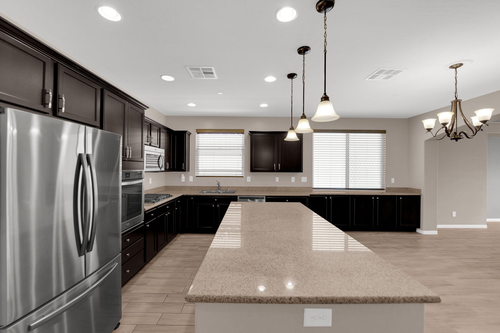 Gorgeous Single Story Home Located In Tuscany Community Tons Of Upgrades 3 Large Bedrooms Open Floorplan – photo 1