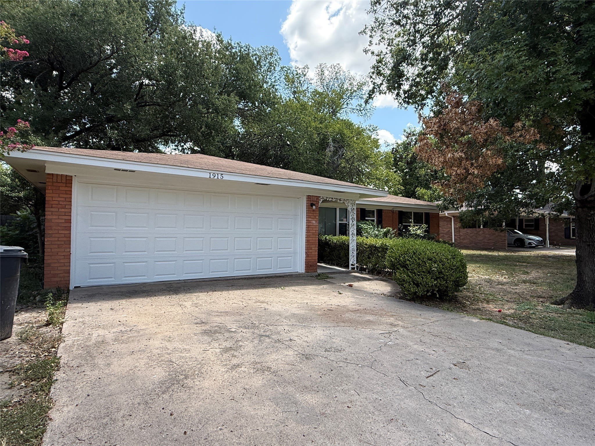 1915 Fairfax Drive – photo 2