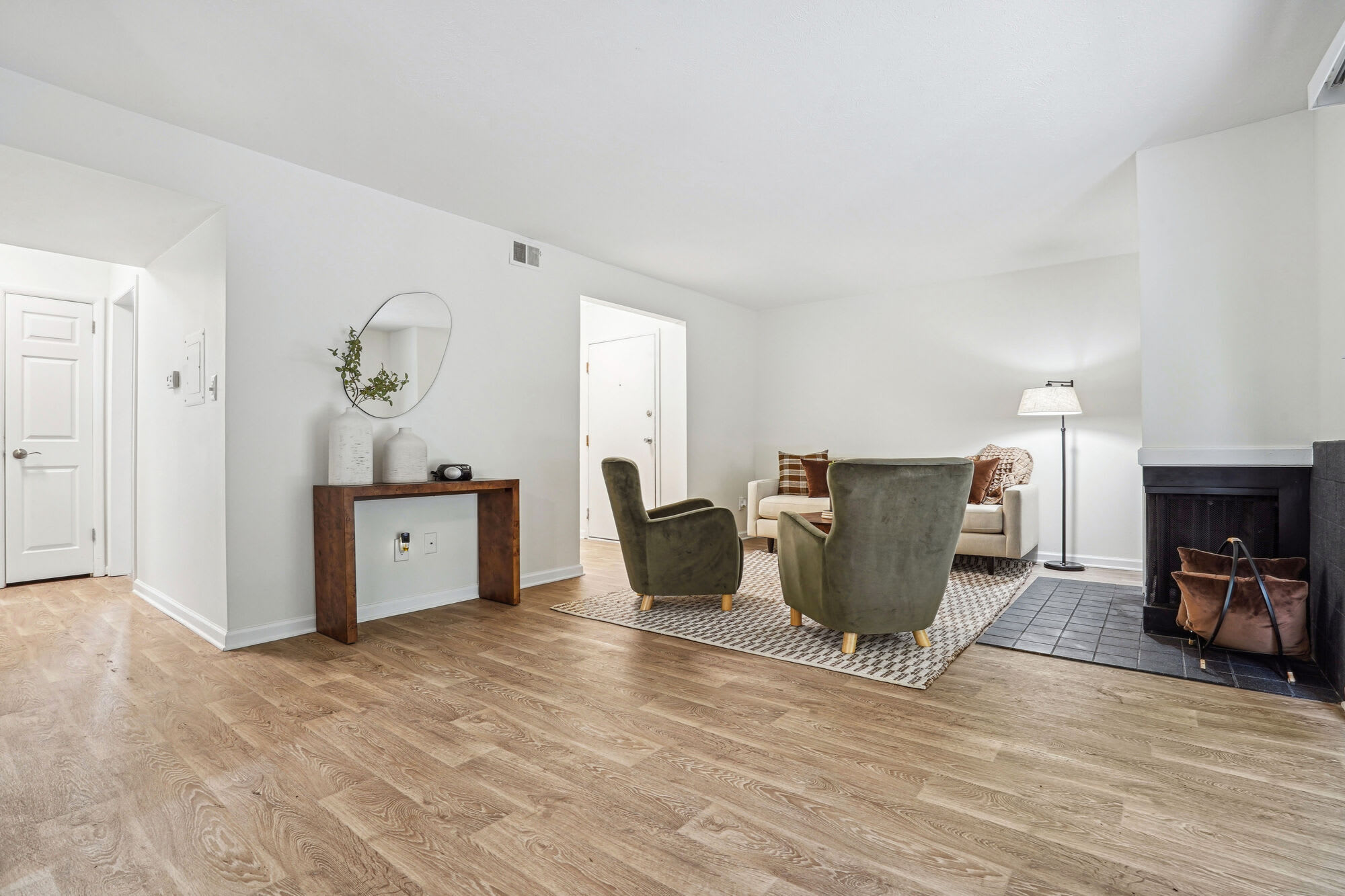 Woodbridge Apartments – photo 4