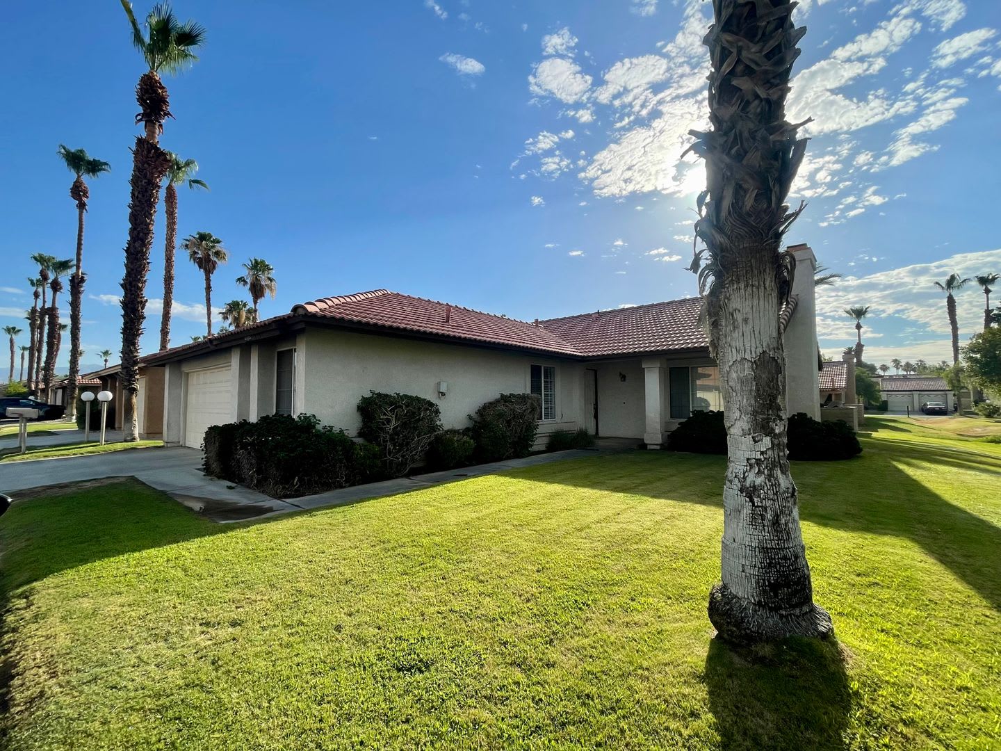 AVAILABLE NOW! 3 Bedroom 2 Bathroom Home in Golden Sun Estates! – photo 2