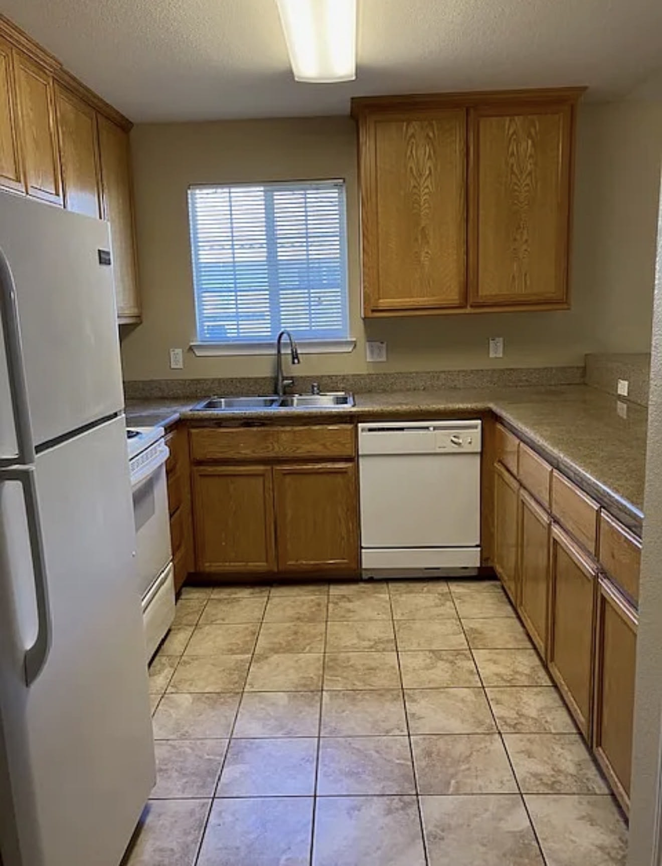 425 Acacia St – photo 5