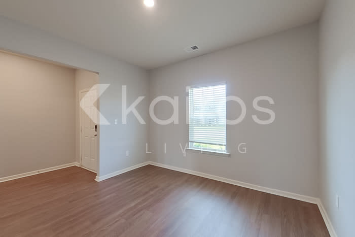 1111 Freedom Parkway – photo 2