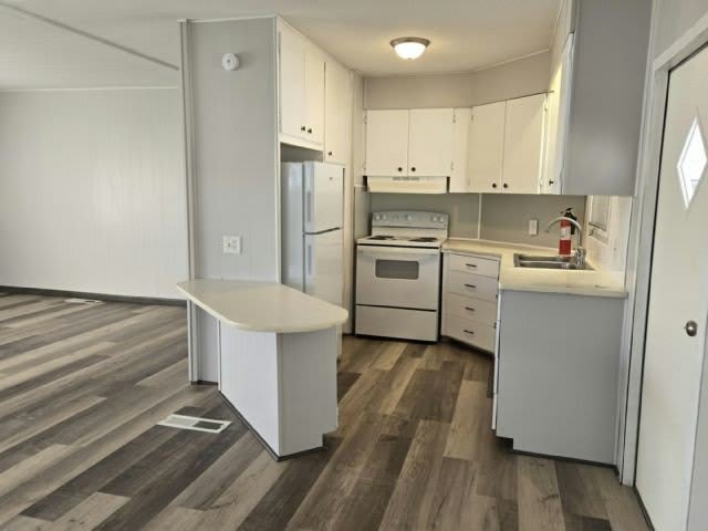406 50Th Ave Plz W – photo 3