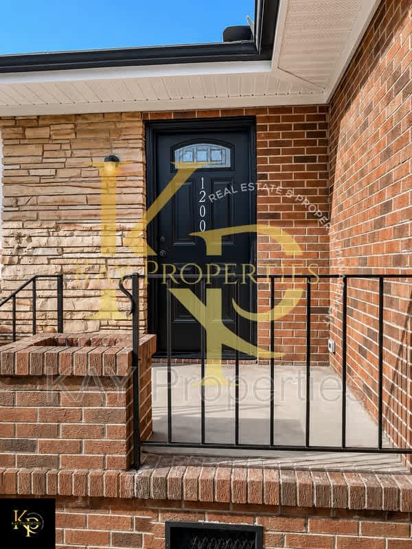 1200 E holly st – photo 2