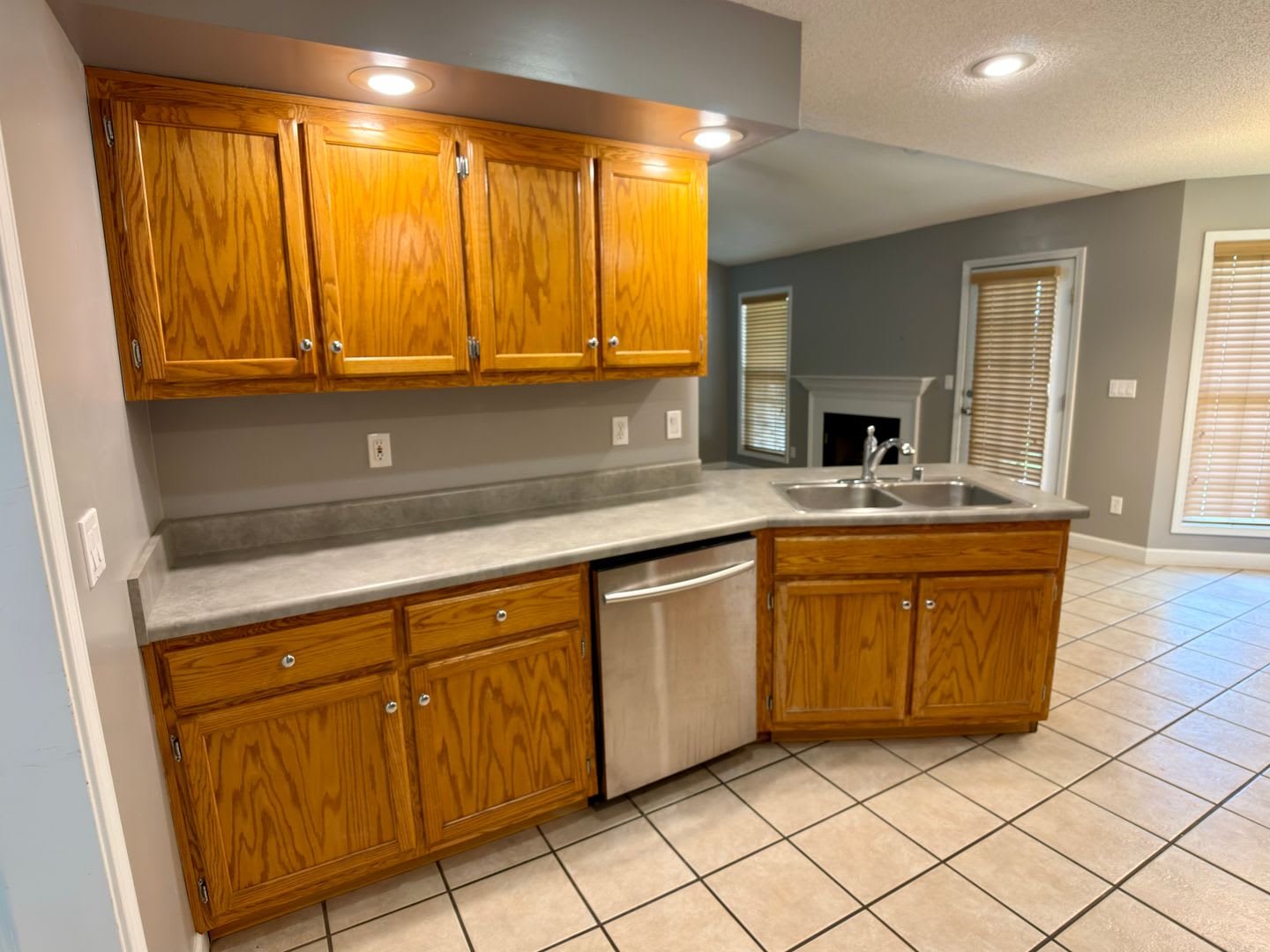 3 Bed, 2 Bath with Fenced Yard, Two-Car Garage, Brookland School District – photo 4