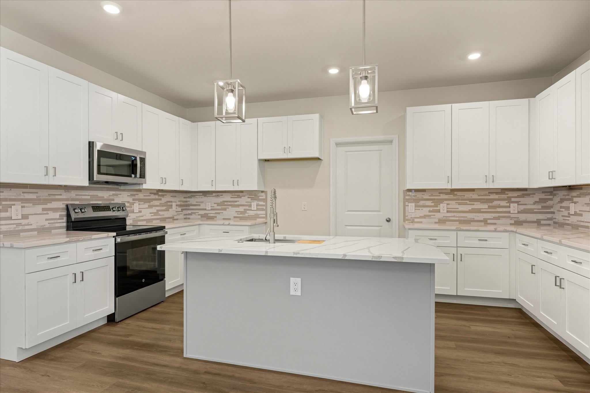 2414 Forest Hill Lane – photo 3