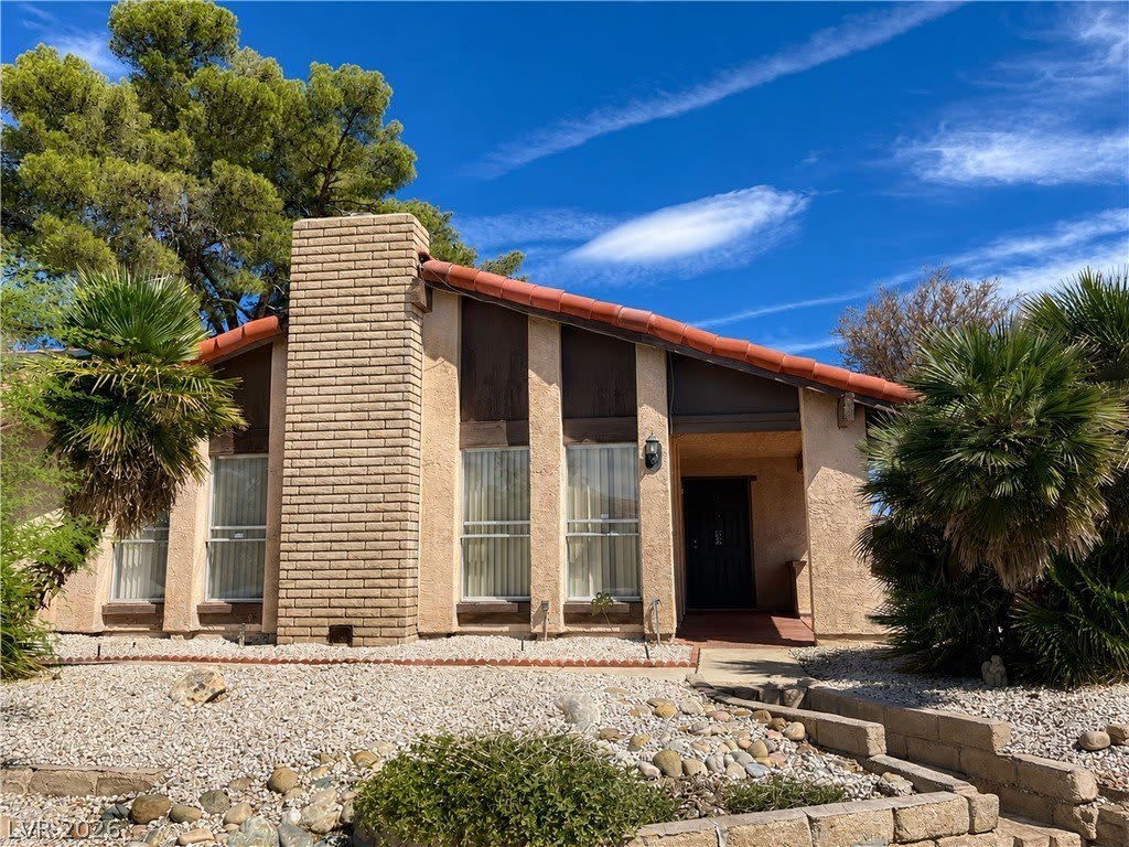 5388 Hibbetts Drive – photo 1