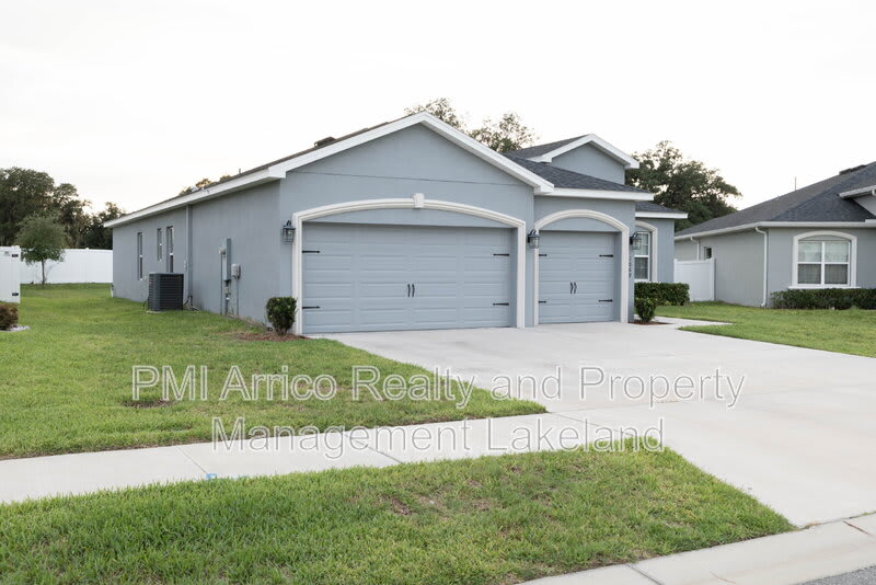 1069 Montgomery Lane – photo 2