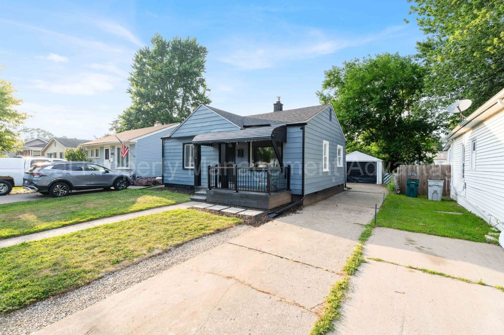 Gorgeous Kitchen and Bath in Hazel Park! – photo 3